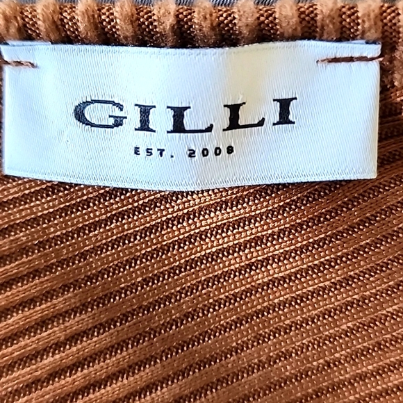 Low back pullover with back detail. - Picture 4 of 5